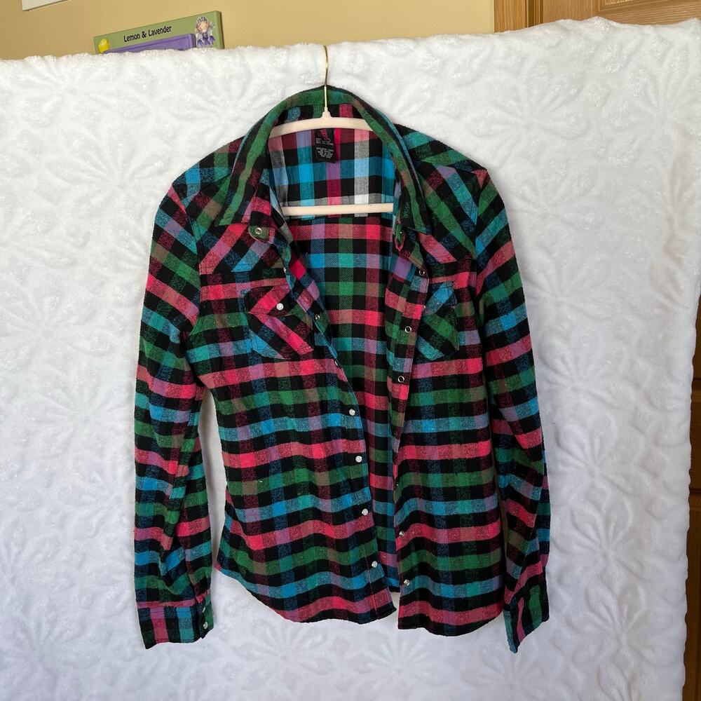 Urban groove plaid snap front long sleeve shirt with front pocket size M